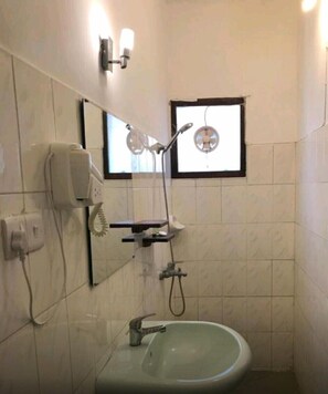 Family Double Room | Bathroom | Shower, free toiletries, hair dryer, slippers - Legacy Zanzibar (Nungwi)