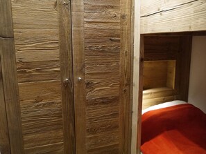 2 室のベッドルーム、WiFi