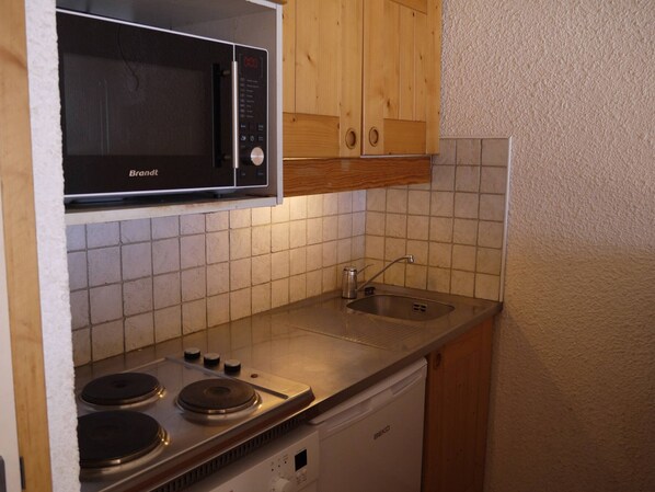 Réfrigérateur, four, plaque de cuisson, lave-vaisselle