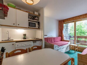 Fridge, microwave, stovetop, dishwasher - Renovated apartment in Méribel Mottaret - Near slopes! (Méribel)