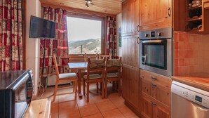 Unclassified image, 5 of 15, button - Charming 2-room flat with terrace and new kitchen in the heart of Méribel, direct access to slopes (Les Allues-Méribel)