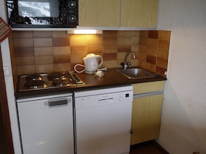 Réfrigérateur, four, plaque de cuisson, lave-vaisselle