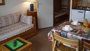 Living area - Cozy studio by the slopes - Hameau du Mottaret (Les Allues-Méribel)