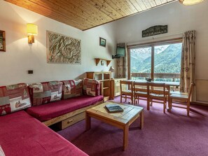 TV - Apartment in Méribel Mottaret with ski-in/ski-out access, balcony, and mezzanine (Méribel)