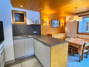 Refrigerador, horno, parrilla de estufa y lavavajillas 