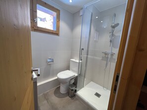Bathroom - 3-star apartment in Méribel: 4 bedrooms, balcony, close to slopes (Méribel)