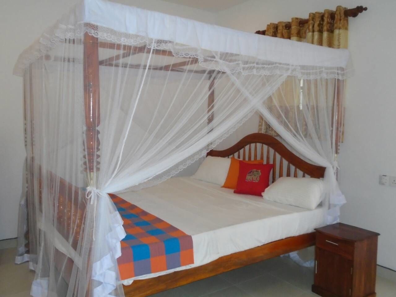 Luxury Double Room, 1 King Bed, Smoking, Kitchenette | Free WiFi, bed sheets