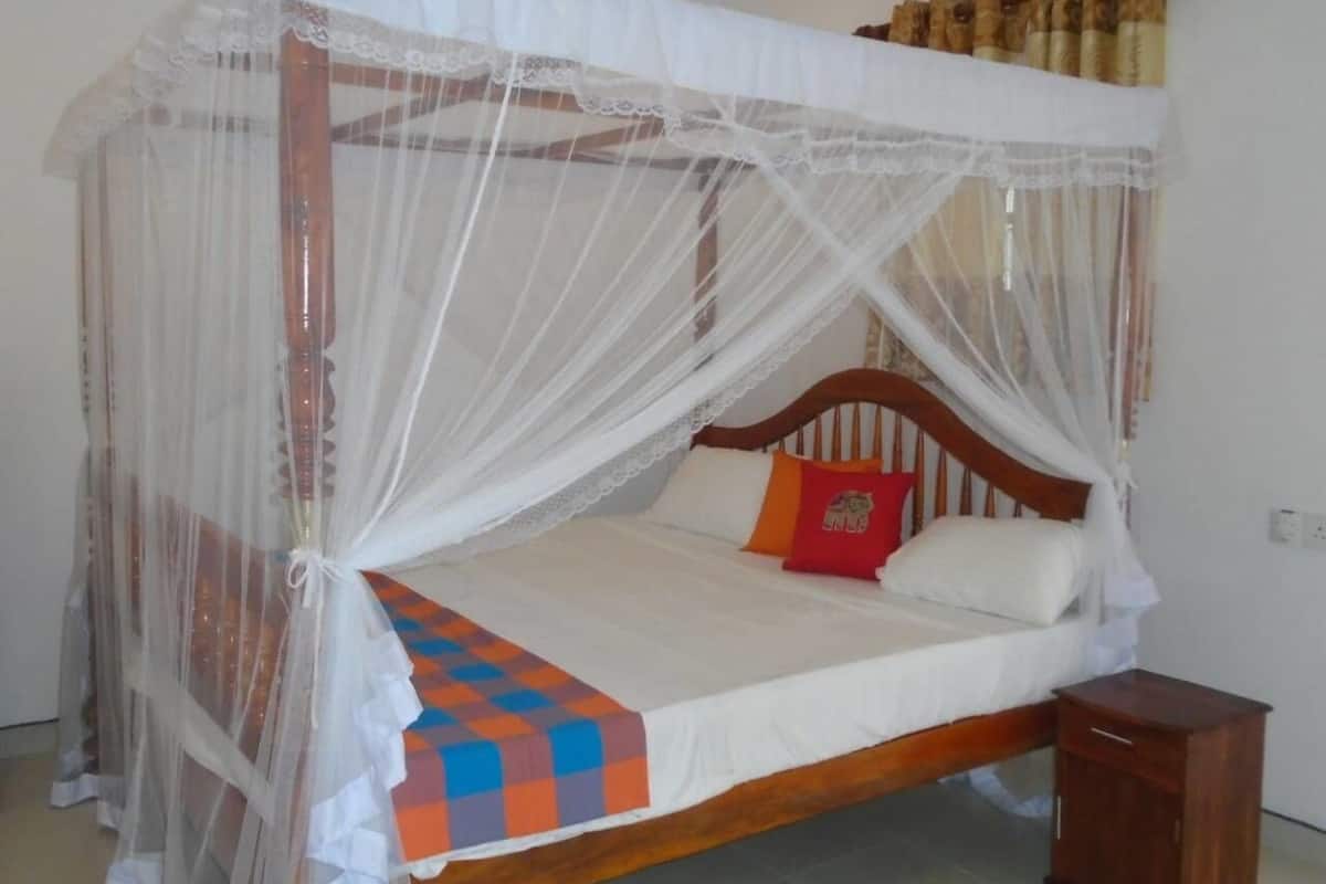 Luxury Double Room, 1 King Bed, Smoking, Kitchenette | Free WiFi, bed sheets