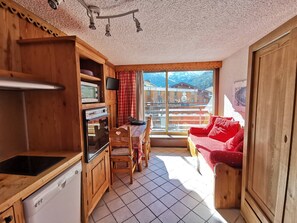 Interior - Family apartment near slopes, balcony, non-smoking (Méribel)