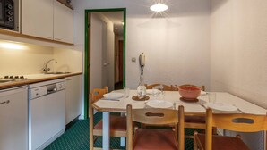 Dining - Family apartment in Méribel Mottaret with balcony (Méribel)