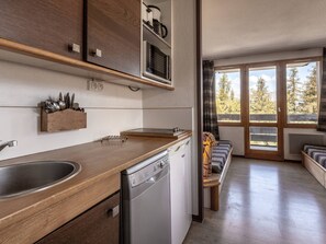 Fridge, microwave, stovetop, dishwasher - Cozy studio for 4 with balcony, near slopes (La Plagne)