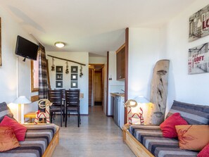 TV - Cozy studio for 4 with balcony, near slopes (La Plagne)