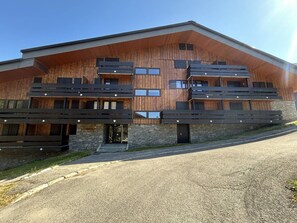 Exterior - Renovated studio with balcony in Méribel, ideal for skiing (Méribel)