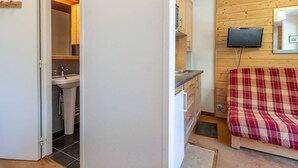 Interior - Renovated studio with balcony in Méribel, ideal for skiing (Méribel)
