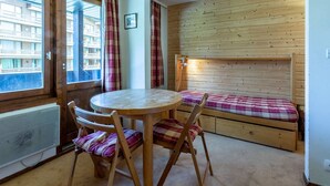 Dining - Renovated studio with balcony in Méribel, ideal for skiing (Méribel)