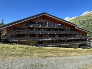 Exterior - Renovated studio with balcony in Méribel, ideal for skiing (Méribel)