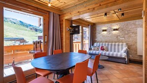 Dining - Cozy 44m² Apartment, Prime Location Near Slopes, Shops & Daycare, Well-Equipped & West-Facing (Méribel)