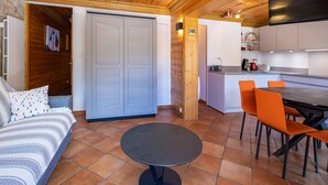 Interior - Cozy 44m² Apartment, Prime Location Near Slopes, Shops & Daycare, Well-Equipped & West-Facing (Méribel)