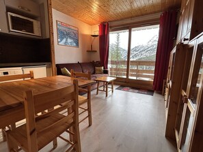 Interior - Ski-In/Ski-Out Apartment in Méribel with Balcony - 4 ppl (Méribel)