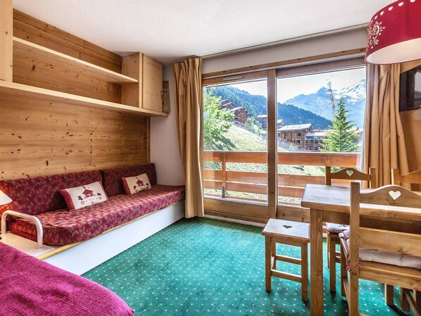 TV - Comfortable apartment, ski-in/ski-out, balcony, ski locker (Méribel)