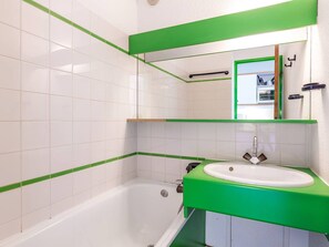 Bathroom - Comfortable apartment, ski-in/ski-out, balcony, ski locker (Méribel)