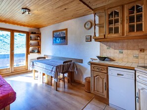 Coffee/tea maker, fridge, microwave, oven - Cozy apt with balcony, ski-in/ski-out, Méribel (Méribel)