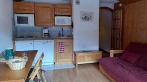 Interior - Cozy apartment in Méribel with piste access and balcony (Méribel)