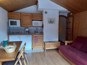 Interior - Cozy apartment in Méribel with piste access and balcony (Méribel)