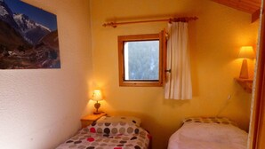 2 bedrooms - Cozy apartment in Méribel with piste access and balcony (Méribel)