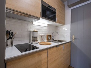 Réfrigérateur, four, plaque de cuisson, lave-vaisselle