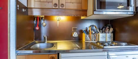 Kühlschrank, Ofen, Herdplatte, Geschirrspüler