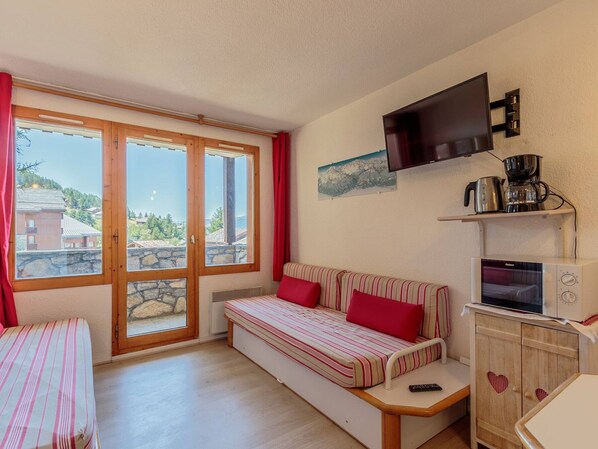 TV - "Appartement cosy 4 pers, balcon sud-ouest, ski aux pieds à 200m, animaux acceptés" (La Plagne)