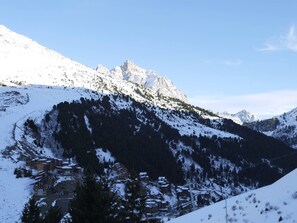 Snow and ski sports - Méribel Mottaret: 6 pers apartment, balcony, ski locker, lift, pets allowed (Méribel)