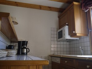 Fridge, stovetop, dishwasher, coffee/tea maker