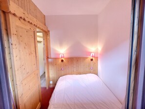 1 bedroom, free WiFi - Comfortable 2-room cabin Les Menuires 6 pers, ski-in/ski-out, wifi (Les Menuires)