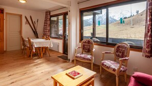 Unclassified image, 2 of 23, button - Ski-in/Ski-out apartment with double balcony near Méribel (Méribel)