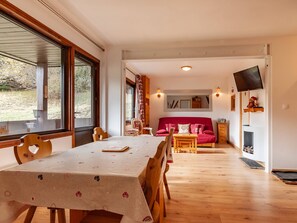 Dining - Ski-in/Ski-out apartment with double balcony near Méribel (Méribel)