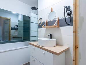 Bathroom - Ski-in/Ski-out apartment with double balcony near Méribel (Méribel)