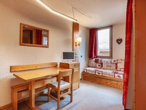 Interior - Ski-in/ski-out studio, balcony, divisible, Laitelet (Méribel)