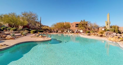 Southwestern charm with a pool & private patio - near shopping