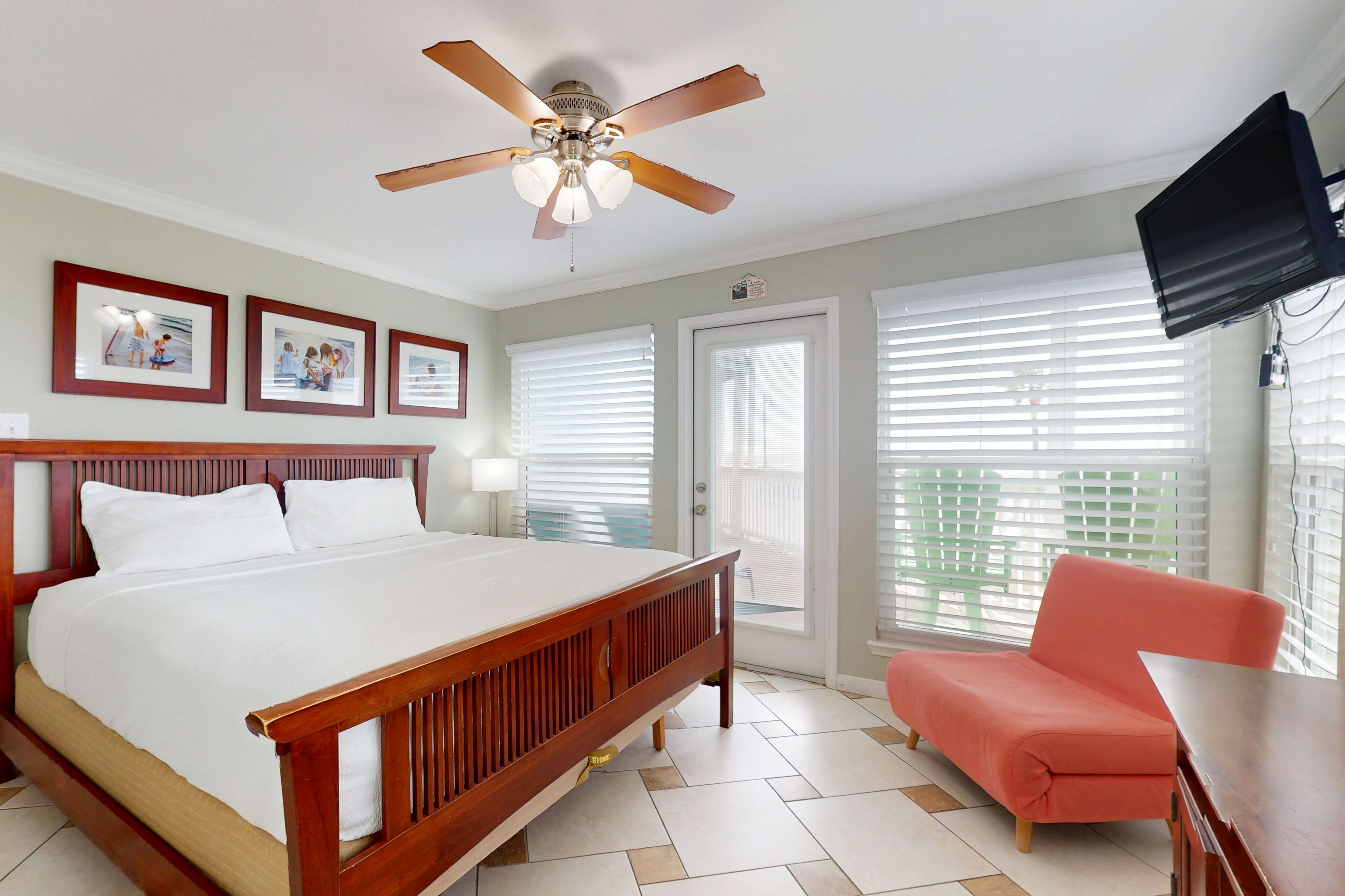 2 bedrooms, iron/ironing board, free Internet, bed sheets
