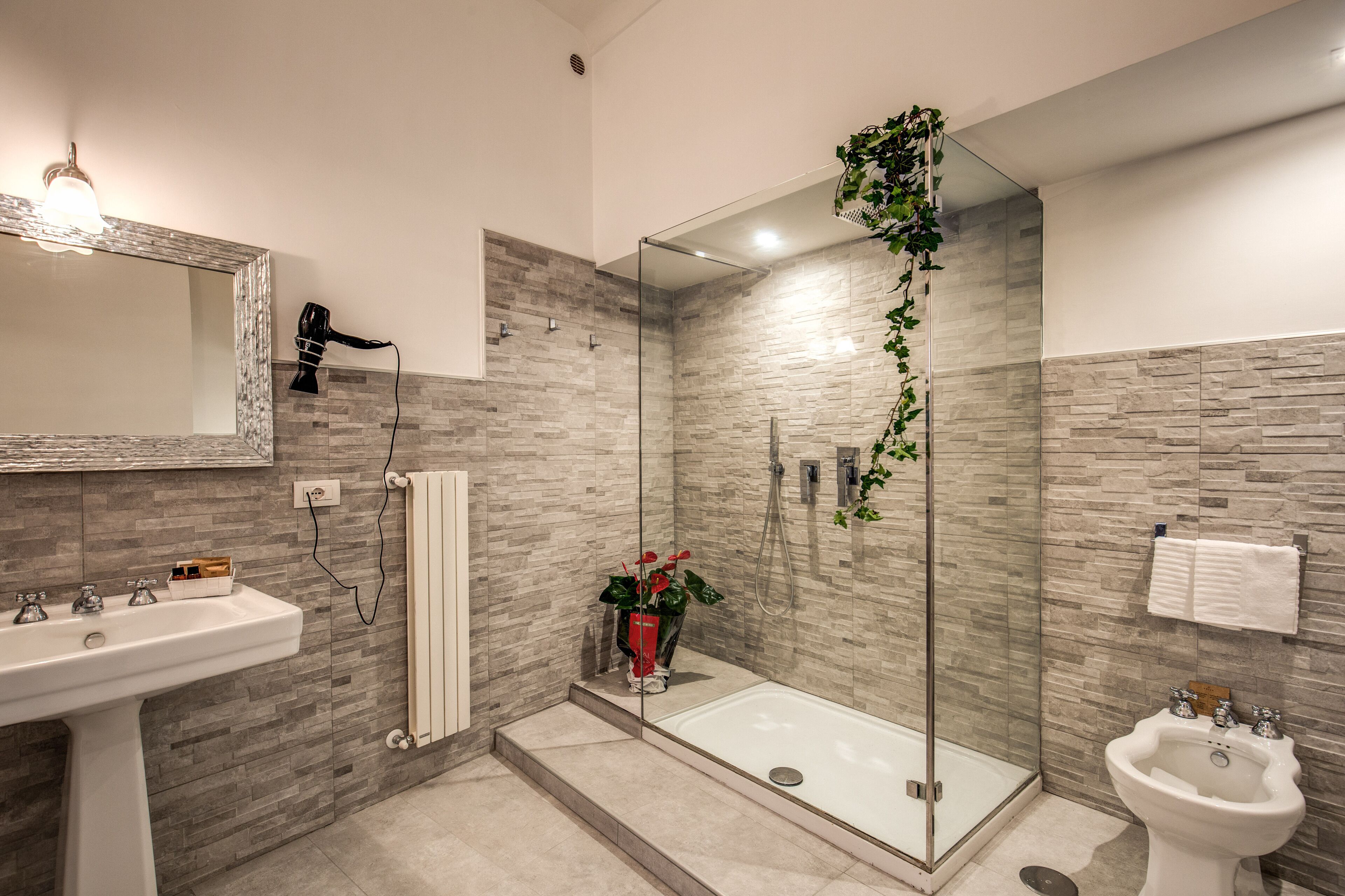 Superior Double or Twin Room Regina | Bagno | Doccia, soffione a pioggia, set di cortesia gratuito, asciugacapelli