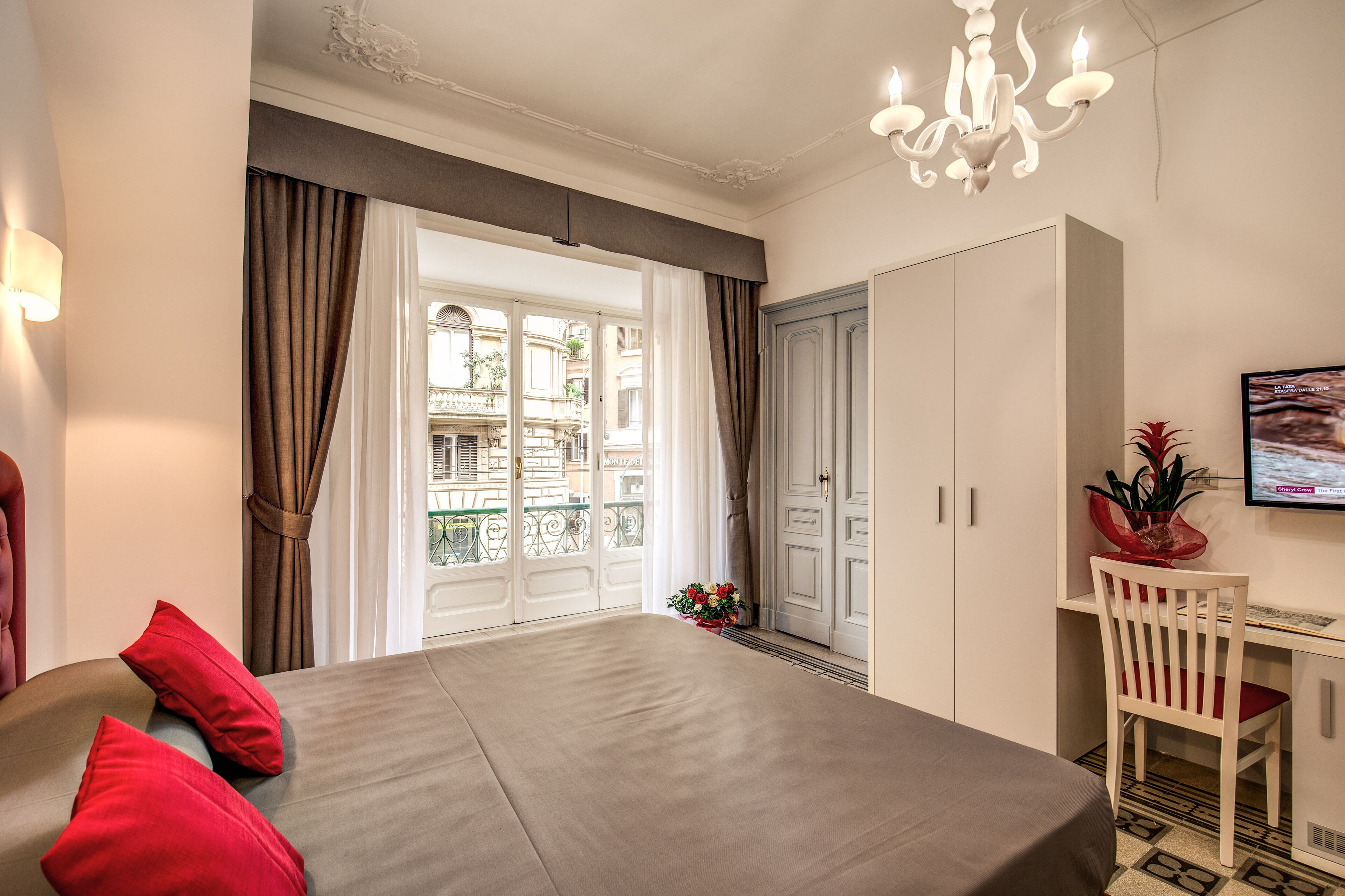 Deluxe Double or Twin Room Diana | ملاءات من القطن المصري وأغطية فراش متميزة وأسرّة سليكت كومفورت وميني بار
