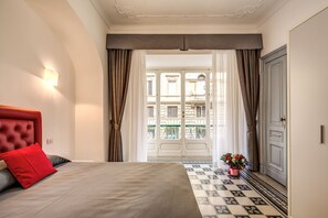 Deluxe Double or Twin Room Diana | Egyptian cotton sheets, premium bedding, Select Comfort beds, minibar - Feronia Guest House (Rome)
