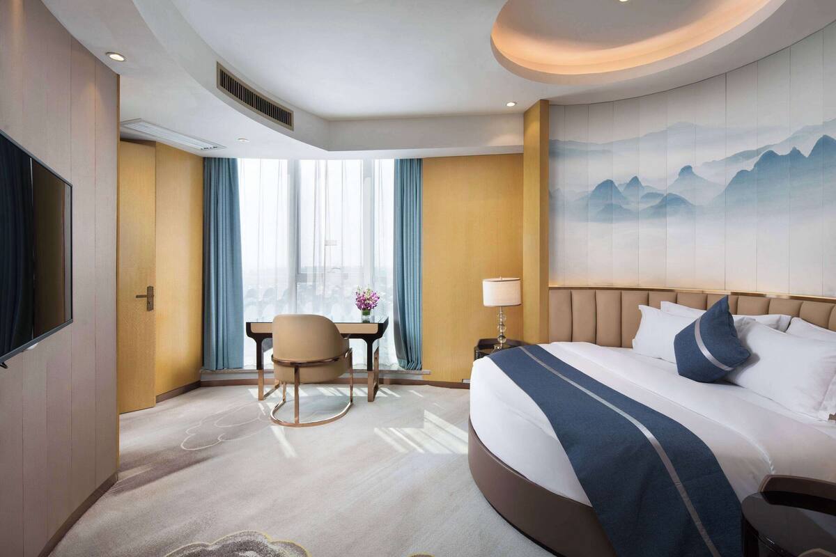 Phòng Suite, nhiều giường, hút thuốc | Két bảo mật tại phòng, bàn, bàn ủi/dụng cụ ủi quần áo 