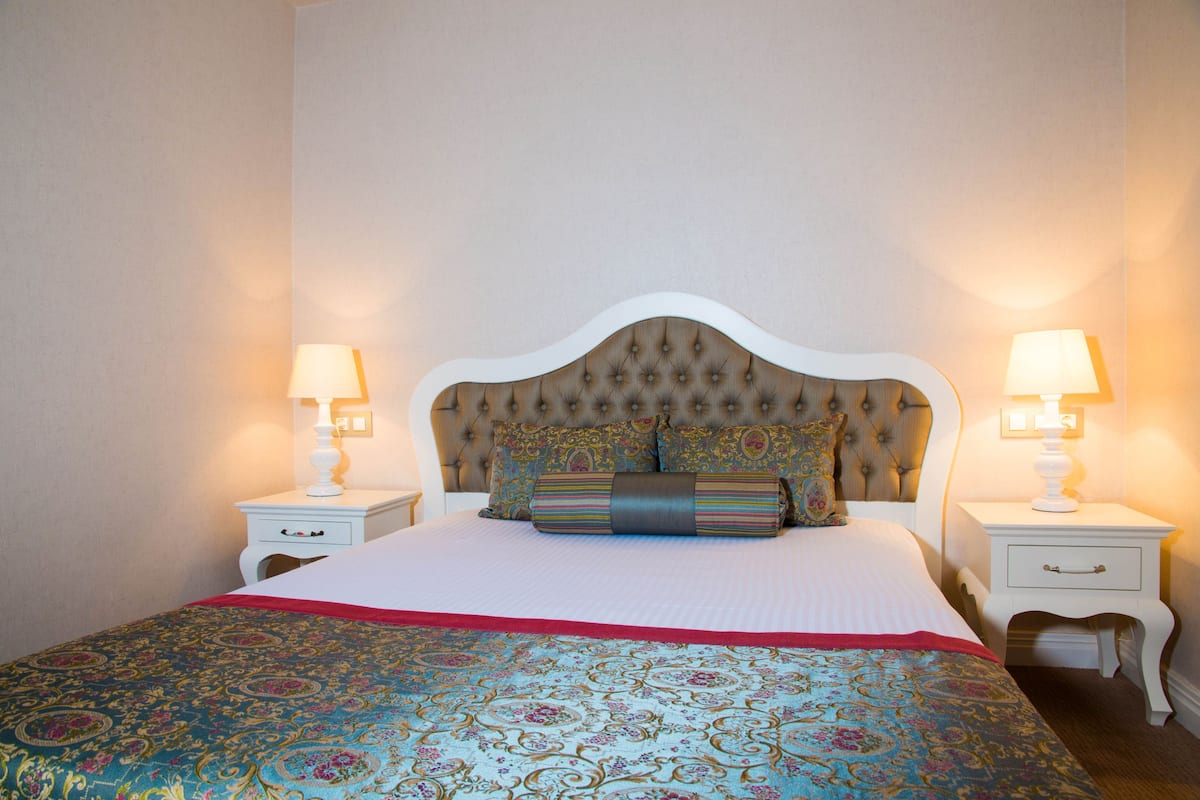 In-room safe, desk, soundproofing, bed sheets