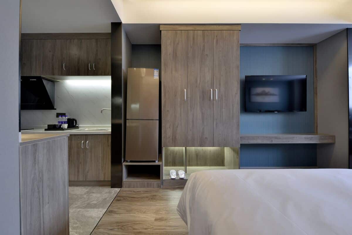 Standaard appartement, 1 kingsize bed | 1 slaapkamer, een minibar, een kluis op de kamer, een bureau