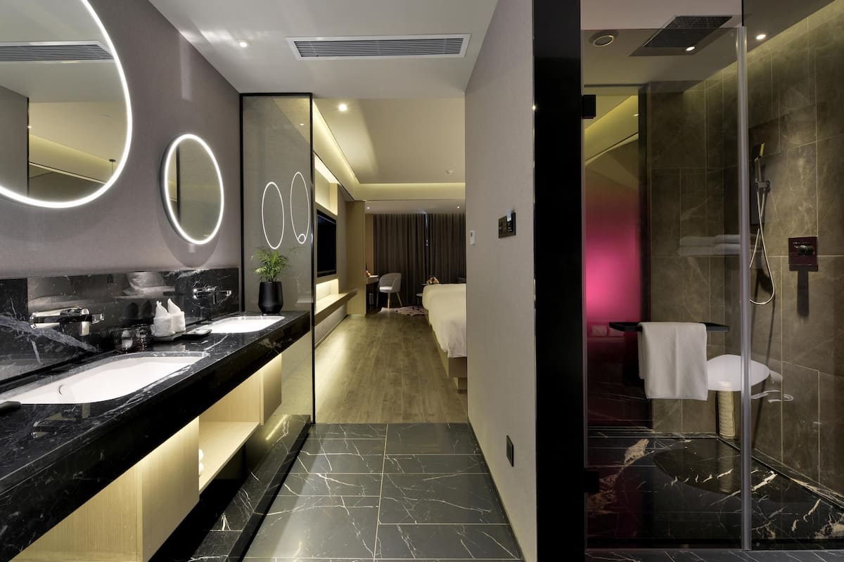 1 bedroom, minibar, in-room safe, desk