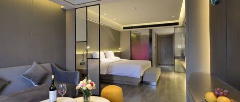 Deluxe Room, 1 King Bed | Minibar, in-room safe, desk, soundproofing