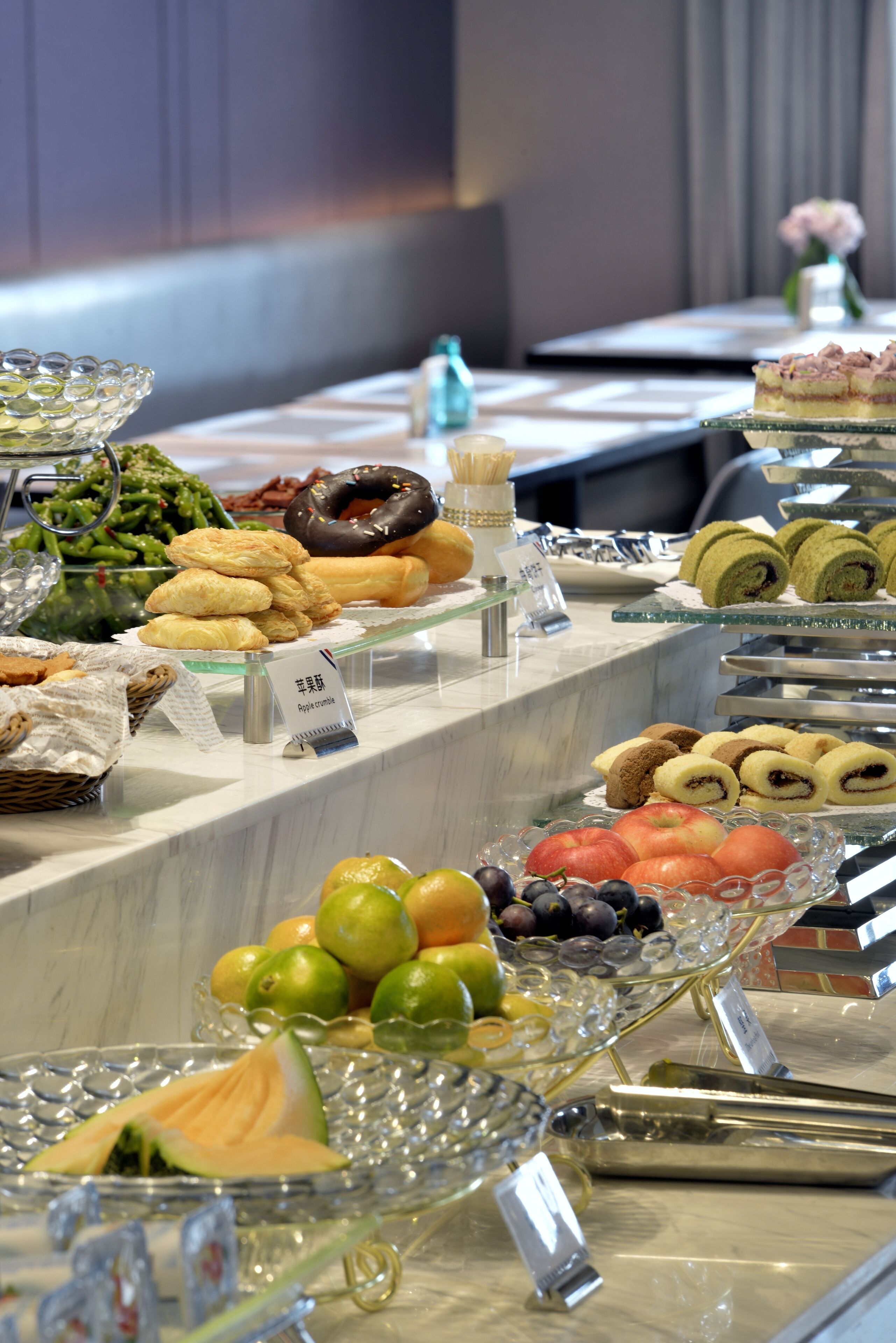 Daily buffet breakfast (CNY 58 per person)